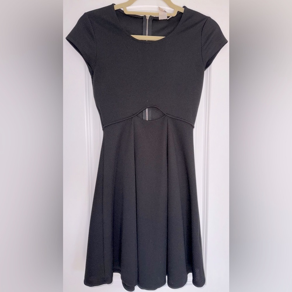 Anthropologie Black Short Sleeve Fit & Flare Mini Dress EUC Cutout A Line LBD - Picture 2 of 8